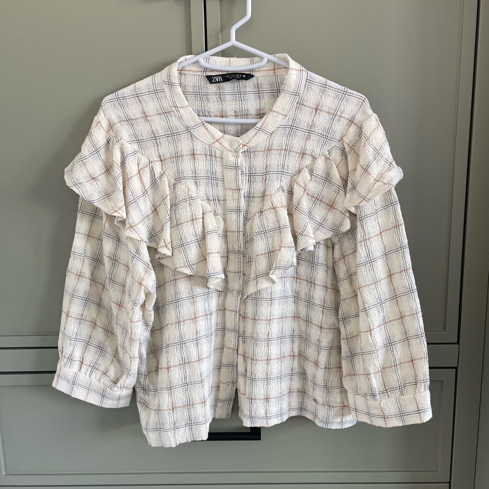 Soft stretch gauze plaid and ruffled Zara top.